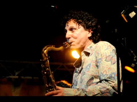 Sébastien Charlier et Thierry Farrugia se défoulent au concert de Laurent Gatz