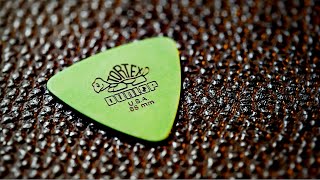 Video thumbnail for Ben Weinman: Tortex Tri .88mm by jimdunlopusa