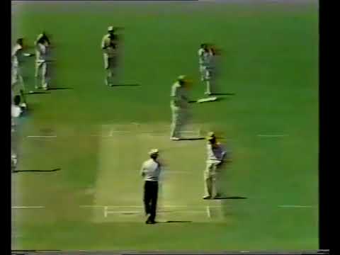 Joel Garner vs Rick McCosker 1977 SUPERTEST