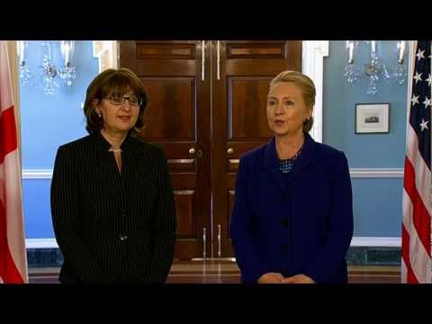 克林頓國務卿與格魯吉亞外長潘基澤發表講話 (Secretary Clinton Delivers Remarks With Georgian Foreign Minister Panjikidze)
