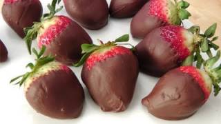 easy chocolate covered strawberries with chocolate chips