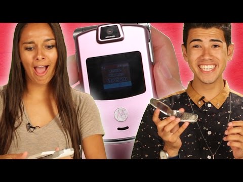 Teens Use Flip Phones For The First Time