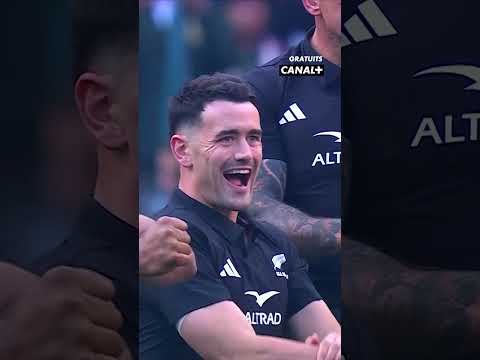 LE SUPERBE HAKA DES ALL BLACKS DANS UNE AMBIANCE INCANDESCENTE 😍 #rugby #sports