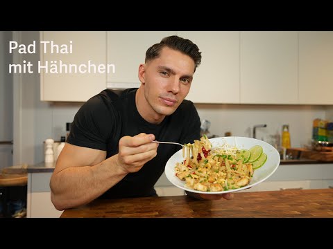 Pad Thai with chicken