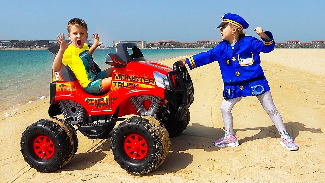 Рома и Диана играют в полицию. Roma and Diana Pretend Play Police Compilation stories for kids