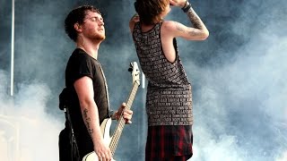 ASKING ALEXANDRIA &quot;I Won&#39;t Give In&quot; - Warped Tour 2015