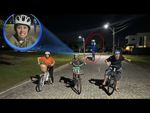 AZUL BABÃO DO ROBLOX ANDANDO de BICICLETA no CONDOMÍNIO AS 3:00 HORAS DA MANHÃ!!!