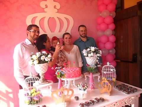 Padrinho japa tirando foto com a afilhada,muito lindo!