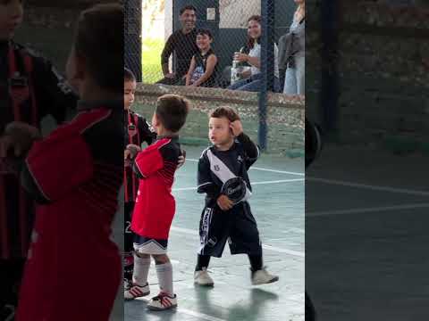 EL DEBUT MAS JOVEN DE LA HISTORIA 👶😂 #babyfutbol #futbol #potrero #argentina