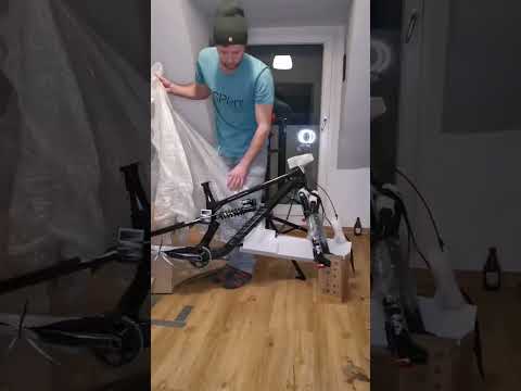 Unpacking a brand new freeride MTB [perfect for the bike park or not enough travel?]