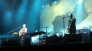 Crowded House - Whispers &amp; Moans (Chorus &amp; Solo) (16/11/2010)