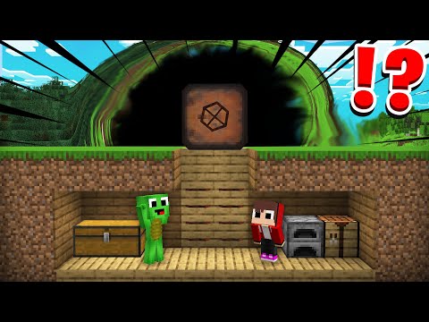 How Mikey And JJ Survive In BLACKHOLE In MINECRAFT? (Mazien Mazen Maizen)