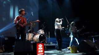 TOPS - Diamond Look / Dayglow Bimbo (live @ Winter Plisskën Festival 2017)