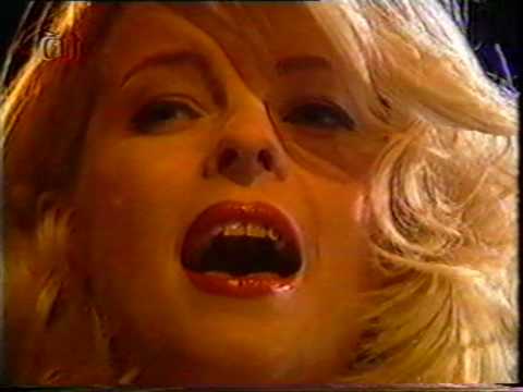 Iveta Bartošová-MŮŽEŠ LHÁT