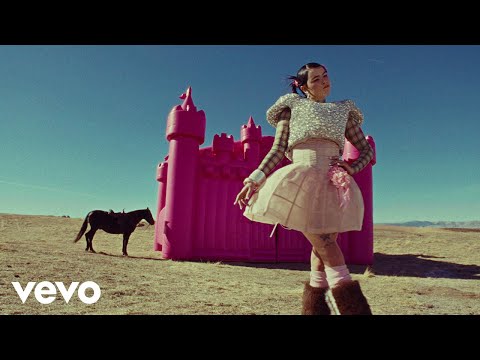 BENEE - Princess (Official Music Video)