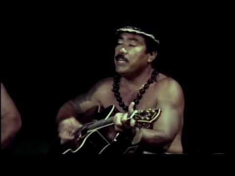 Misiluki Su'a - Tu'uga Vaa (Live Acoustic Performance)