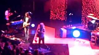 Gin Wigmore - One Last Look (Live: February 19, 2010 - Auckland, New Zealand)