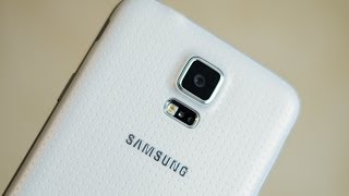 Samsung G900F Galaxy S5 (Shimmery White) - відео 2