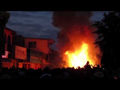 Carnival in Las Tablas, Panama - AMAZING  Final Night Fireworks Showdown
