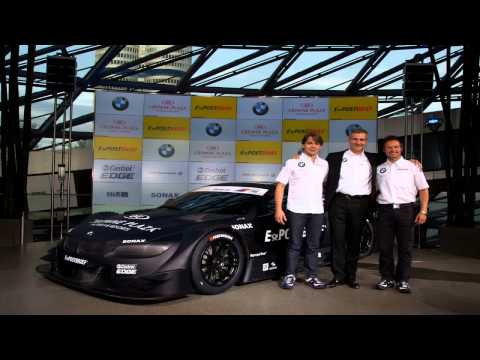 BMW DTM Car Launch 2014 BMW M4 DTM Donuts und qualmende Reifen