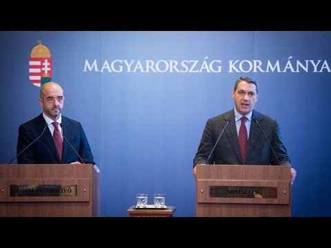 Lázár János Miniszterelnökséget vezető miniszter a 70. Kormányinfón