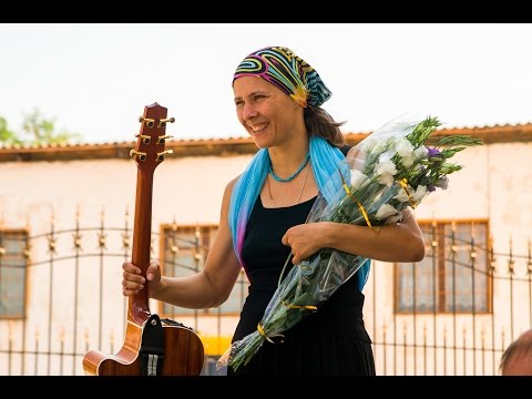 Юлия Теуникова, песня Донбасские беженцы