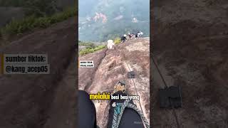 Download lagu Wisata panjat tebing curam ini ternyata ada di Indonesia!. Sumber tiktok: kang_acep05 mp3