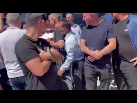 Policia iu shpërndan ujë veteranëve protestues - Klan Kosova