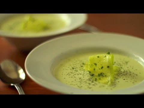Sopa fría de pepino y yogur - Recetas de cocina fácil ✅