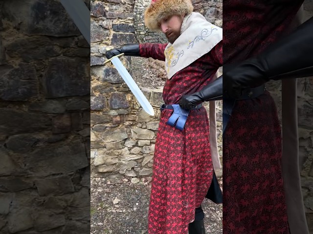 Vídeo relacionado con Medieval de Cuero de imitación de la Rana de la Espada,Renacimiento Funda de la Espada,Caballero de la Funda Ajustable Daga,Larp Guerrero Pirata Cosplay