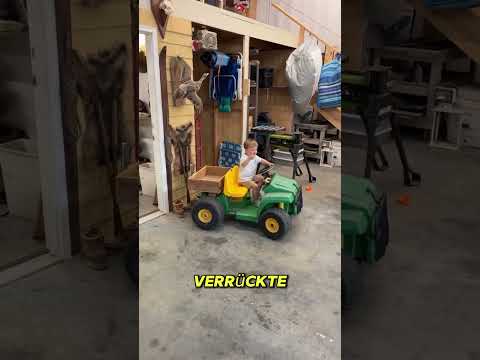 Dieser Junge parkte seinen Mini-Traktor wie ein Profi 😳🚜 #shorts