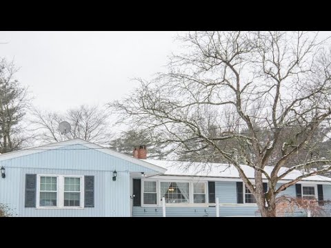 1 Derringer Rd, Chelmsford, MA Presented by Laurie Malonson.