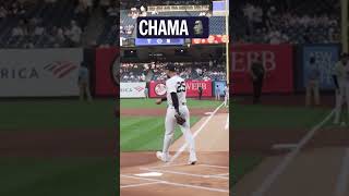 UFC double champion Alex “Poatan” Pereira threw out the first pitch at Yankee Stadium! ????