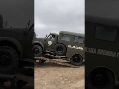GAZ-63 Polskiej Kroniki Filmowej wjeżdża na lawetę! #automobile #oldtimer #gaz #shorts #automotive