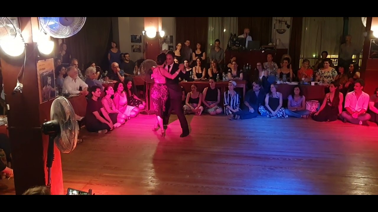 "Pobre Flor" - Lucía Conde de Ben y Maximiliano Cristiani