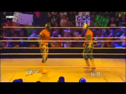 Sin Cara Azul vs Sin Cara Negro - Raw SuperShow (091911)