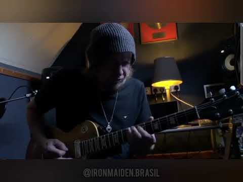 Adrian Smith playing the intro of Moonchild