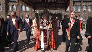 Սուրբ Հարության տոնին Վեհափառ Հայրապետի ամպհովանին կրել են 3 փաստաբաններ