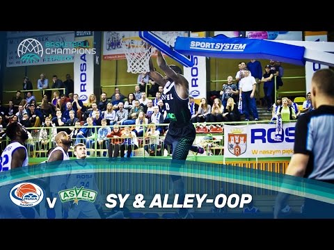 Sy throws it down with the alley-oop v Rosa Radom