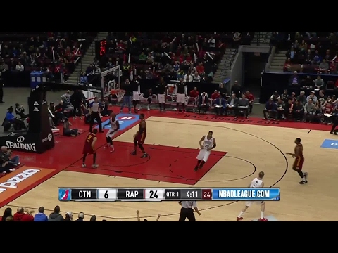 Edy Tavares with 8 Blocks against the Charge