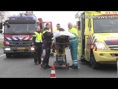 Twee gewonden na crash op de A28 bij Hoogeveen