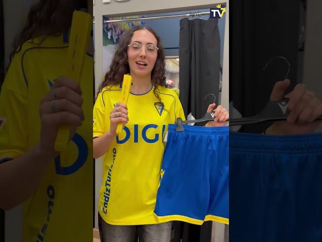 Vídeo relacionado con Kembilove Cojín Personalizado Cádiz con Caricatura | Almohada con Foto Nombre y Dorsal | Regalo Original para Aficionados del Cádiz CF | Detalle Decorativo para Fans del Fútbol