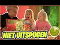 NiEUWE KERST- PRODUCTEN UiT DE SUPERMARKT PROEVEN | Bellinga Vlog #2664