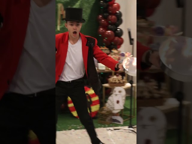 Vídeo relacionado con Ldduopp Trucos de magia | Caja portátil para brazos rotos - Trucos de magia para magos e ilusionistas, para adultos, actuación en escenario, Halloween, disfraz, fiesta, entretenimiento