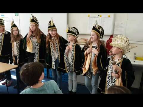 De Raad van Elf bezoekt de klassen...