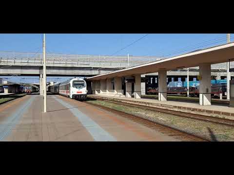 IC721 con vettura pilota z in partenza da Messina centrale