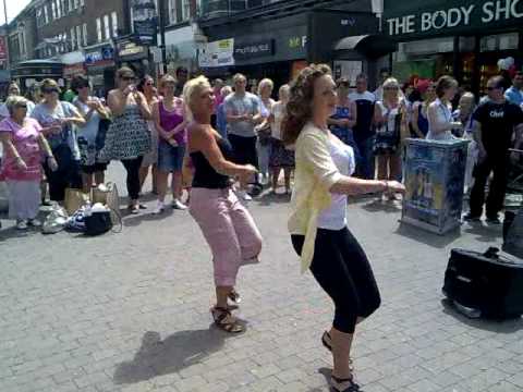 kiss on the lips - The dualers - romford 03-07-2010 (dancing girls).mp4