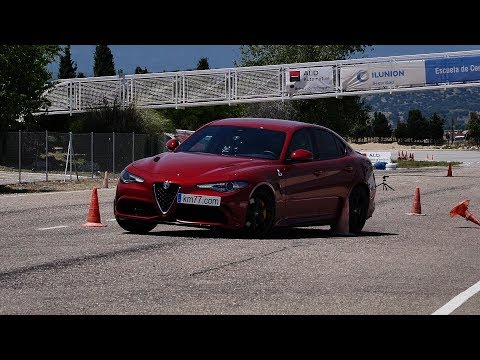 Alfa Romeo Giulia Quadrifoglio 2016 – Maniobra de esquiva (moose test) y eslalon | km77.com