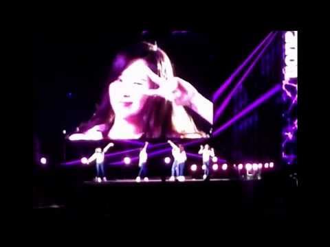 131019 Seohyun's adorable fanservice after Kissing You @ SMtown Beijing