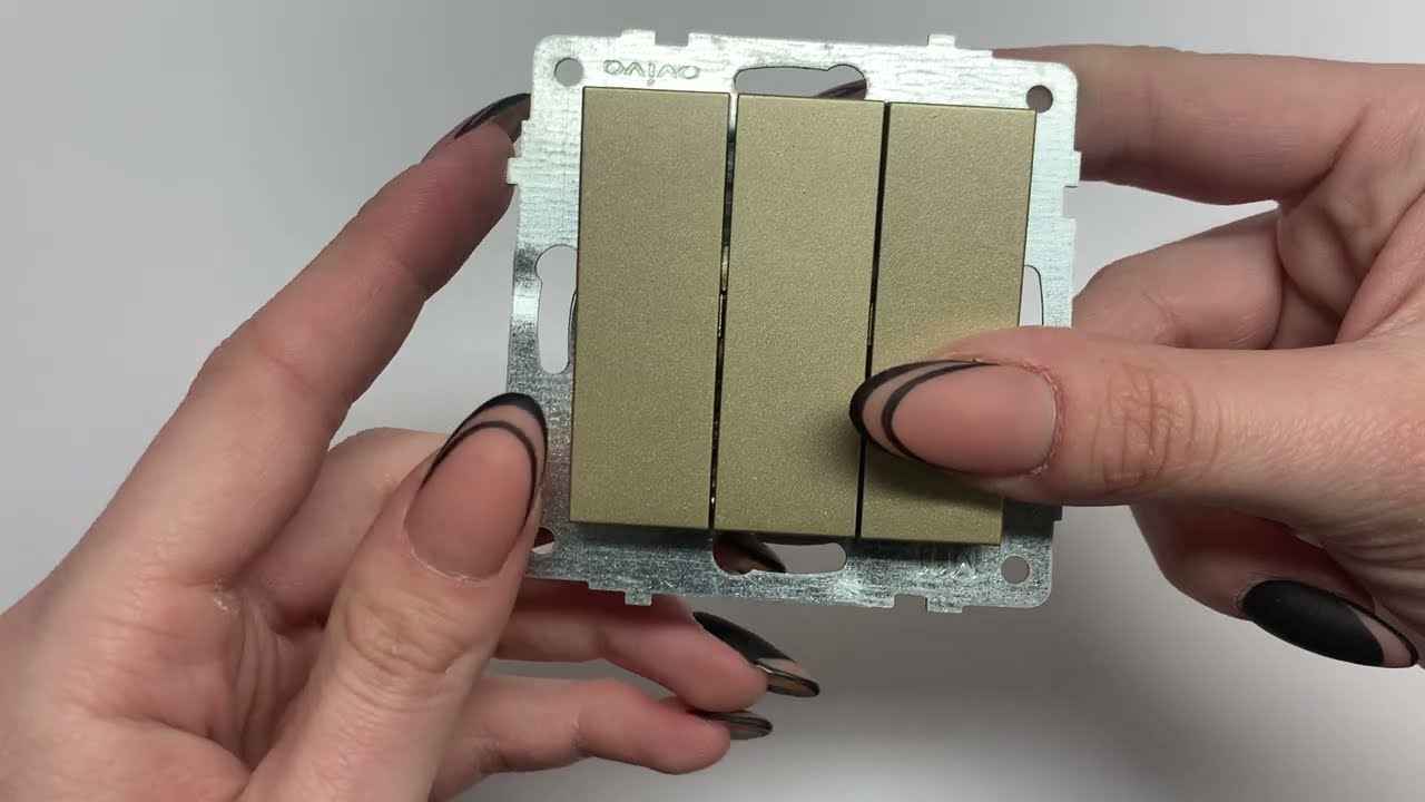 Выключатель трехклавишный OVIVO Grano титан (600-000212-254)